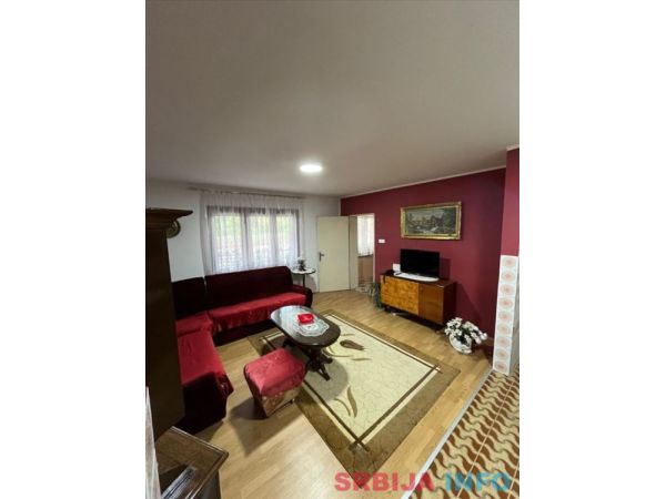 Odlicna kuca za porodicu Aleksandrovac-Žabari