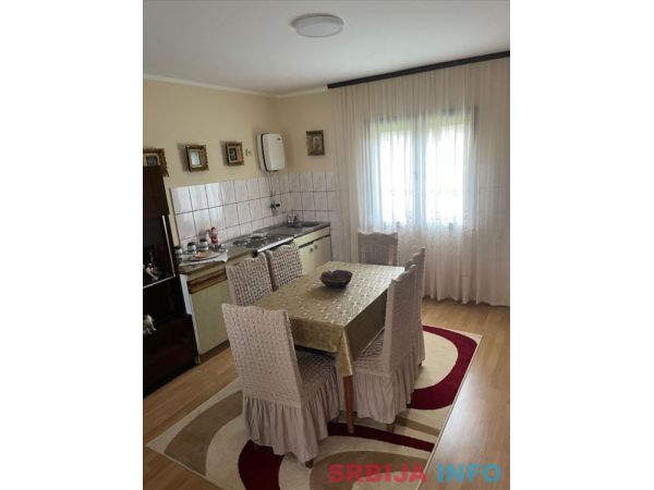 Odlicna kuca za porodicu Aleksandrovac-Žabari