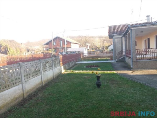 Odlicna kuca za porodicu Aleksandrovac-Žabari