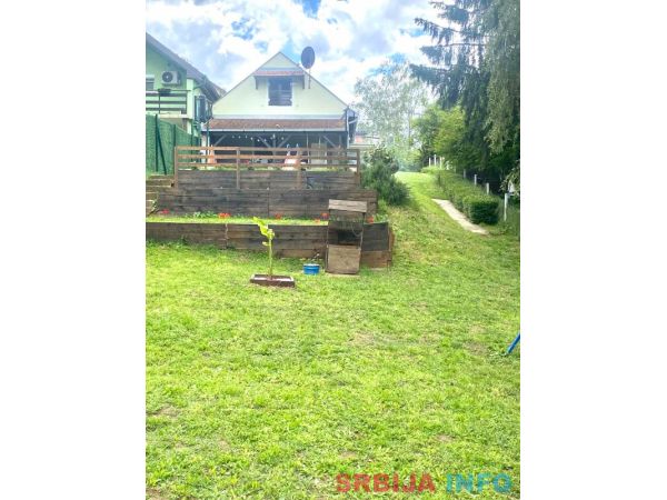 Na prodaju vikend kuca na Banstolu