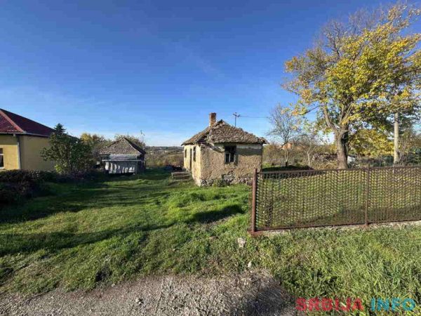 Prodajem plac sa kućom pored &scaron;kole, Glumčevo Brdo, Barajevo 