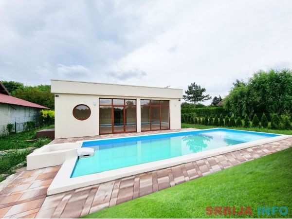 Moderna vila sa bazenom na Palicu