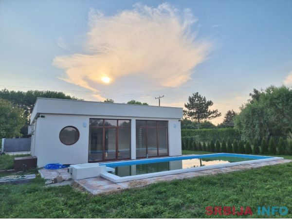 Moderna vila sa bazenom na Palicu