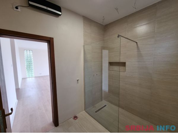 Moderna vila sa bazenom na Palicu