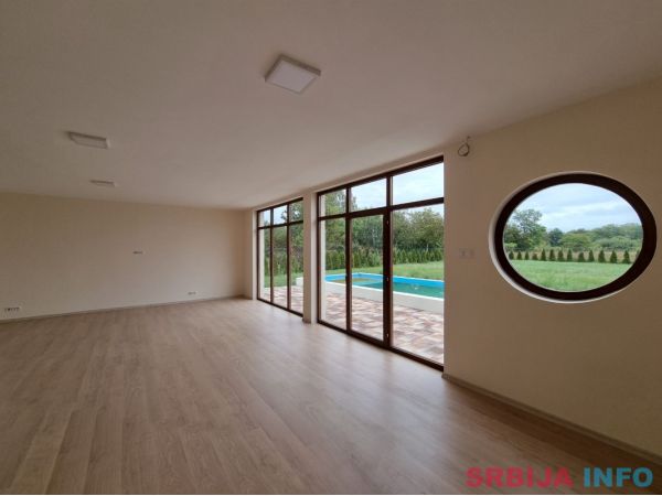 Moderna vila sa bazenom na Palicu