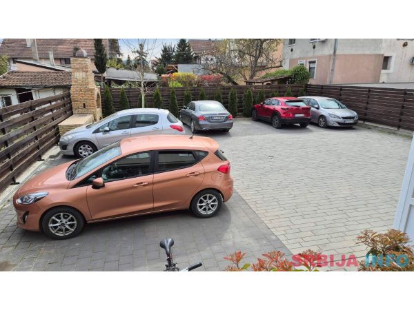 Poslovna zgrada na prodaju Novi Sad-Telep