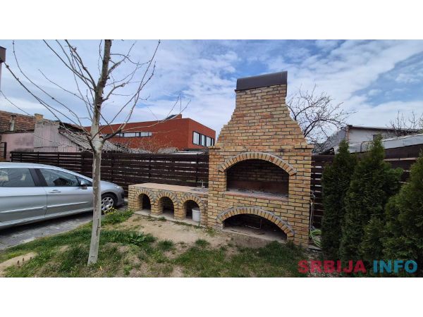 Poslovna zgrada na prodaju Novi Sad-Telep