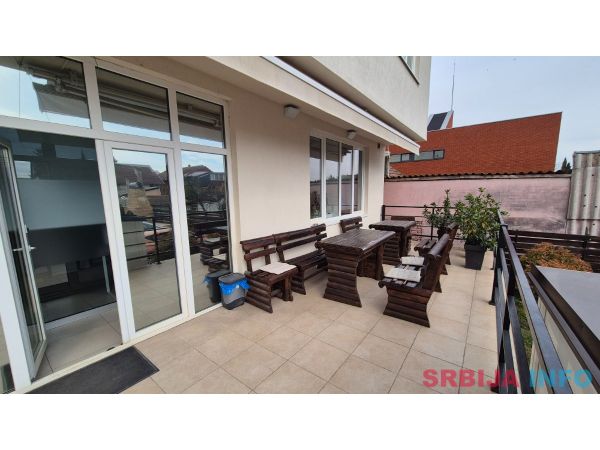 Poslovna zgrada na prodaju Novi Sad-Telep