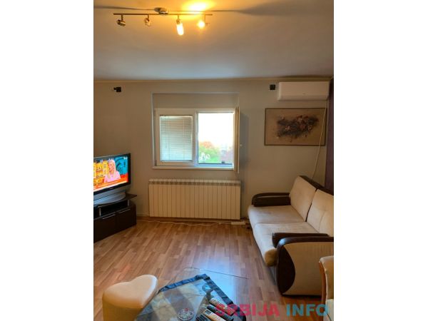 Na prodaju dve kuce u Slatini-Sopot