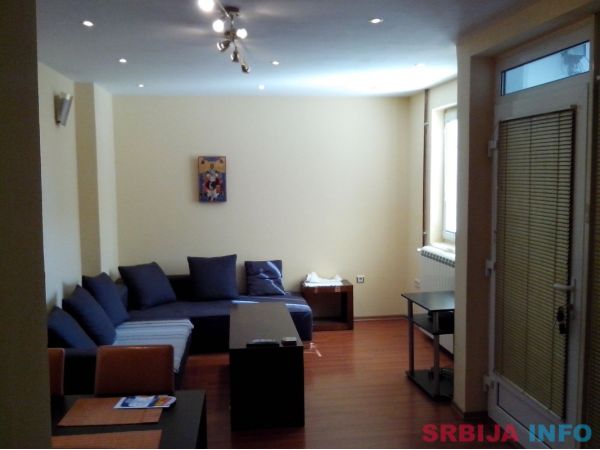 Centar-Ekonomski fakultet, LUX namesten, moderan