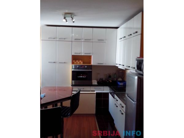 Centar-Ekonomski fakultet, LUX namesten, moderan