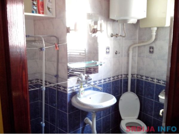 Centar-Ekonomski fakultet, LUX namesten, moderan