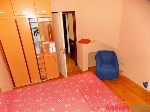 Centar-Ekonomski fakultet, LUX namesten, moderan