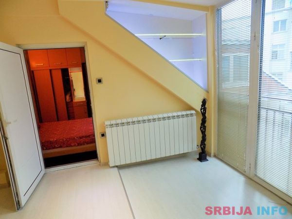 Centar-Ekonomski fakultet, LUX namesten, moderan