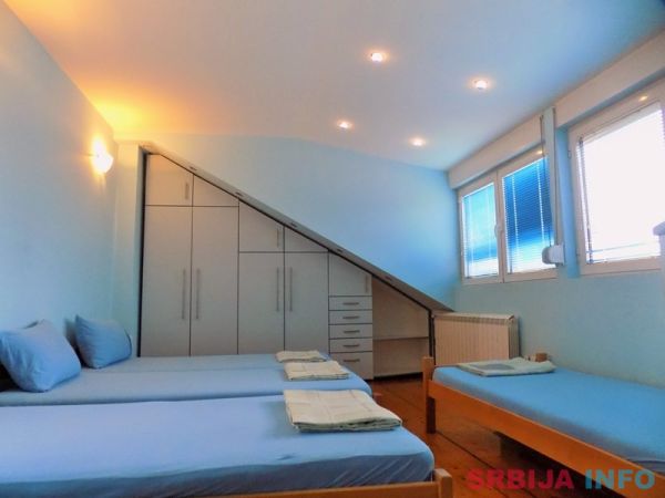 Centar-Ekonomski fakultet, LUX namesten, moderan