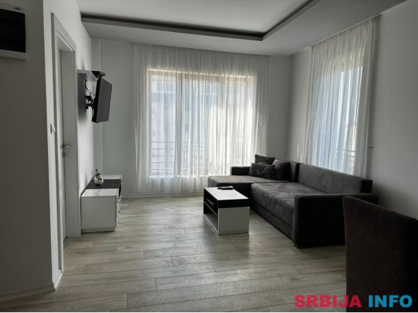 Prodajem LUX kompletno opremljen stan na Kopaoniku