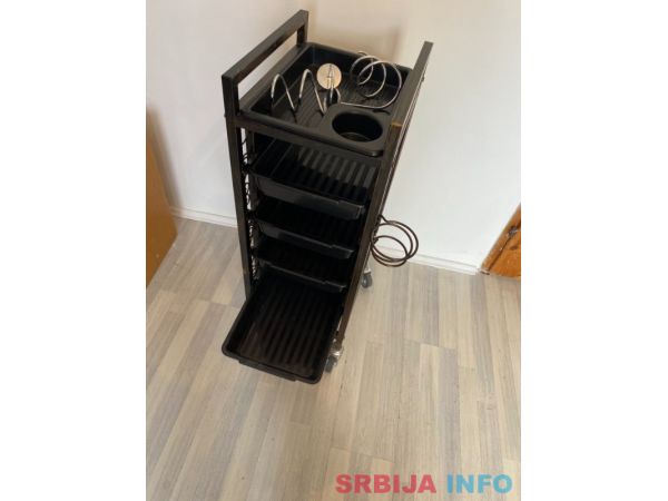 Na prodaju kompletna oprema za frizerski salon 