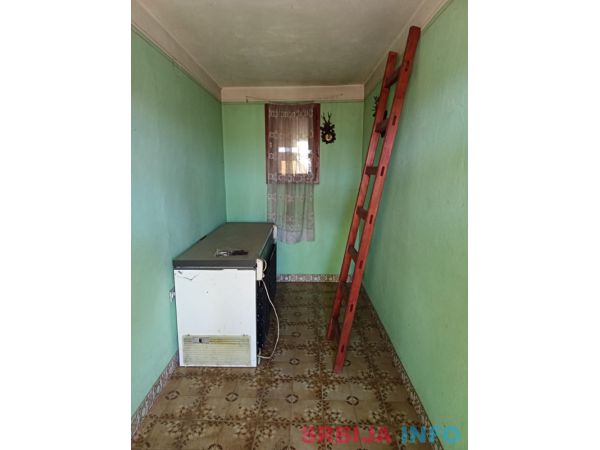 Velika kuca+mala kuca+stala/kotobanja+zemlje (4 ari)