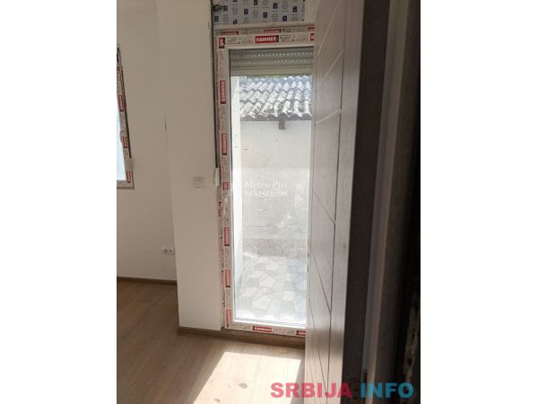Borča, JNA &ndash; 2,5s stan 49m&sup2; + dvori&scaron;te 30m&sup2;, prizemlje, novogradnja