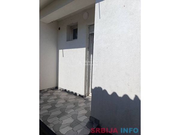 Borča, JNA &ndash; 2,5s stan 49m&sup2; + dvori&scaron;te 30m&sup2;, prizemlje, novogradnja