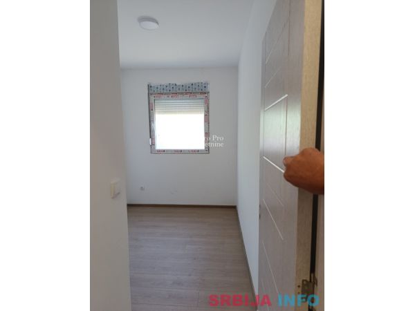 Borča, JNA &ndash; 2,5s stan 49m&sup2; + dvori&scaron;te 30m&sup2;, prizemlje, novogradnja