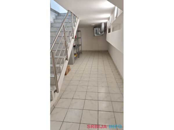 Prodaja lokala 42m2 u dva nivoa-Novo Naselje, Novi Sad