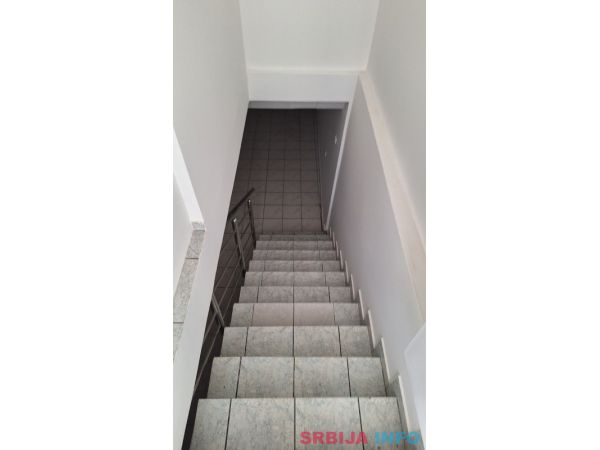 Prodaja lokala 42m2 u dva nivoa-Novo Naselje, Novi Sad