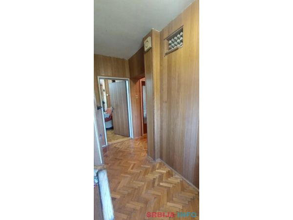 Kuća u mirnom delu naselja Tre&scaron;nja