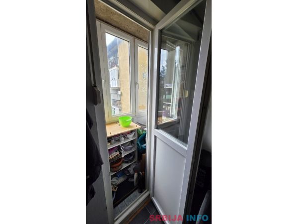 Prodaja stana na Karaburmi 62m2