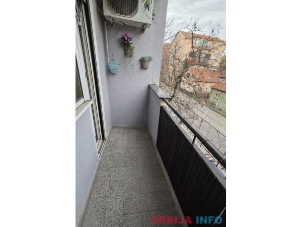 Prodaja stana na Karaburmi 62m2