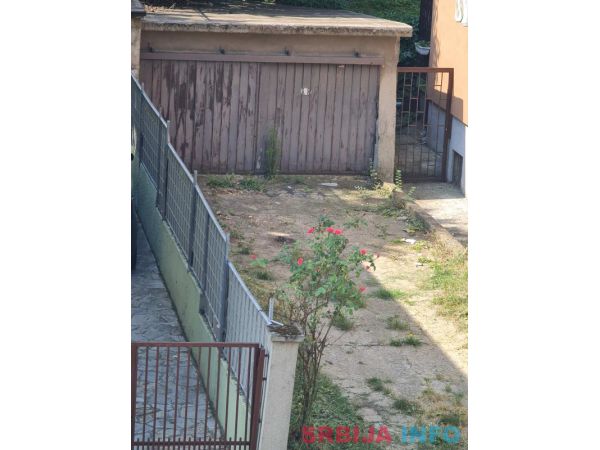 Prodaja stana na Karaburmi 62m2