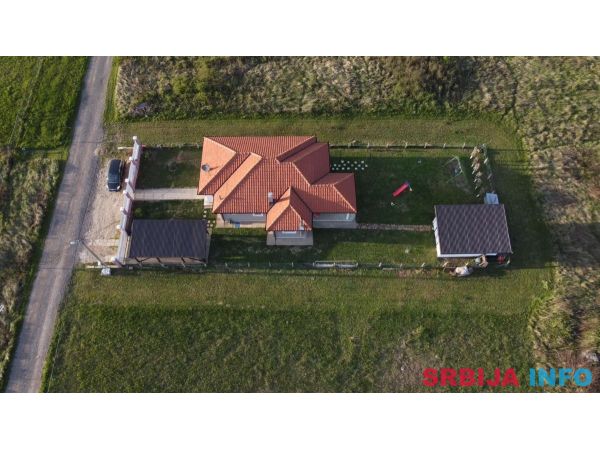 Kuća 110 m2 Grmovac Zemun 