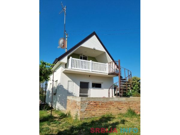 Vikendica Fruska Gora-Vizic 62m2,8.5ari placa