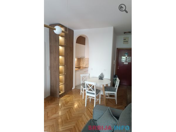 Dvosoban Apartman Figuar Novi Sad Sajmiste