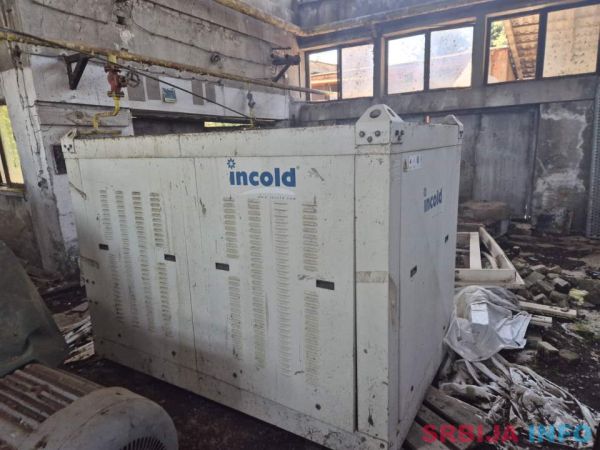 Prodajem plusnu italijansku hladnjacu velicine 23x25 m 