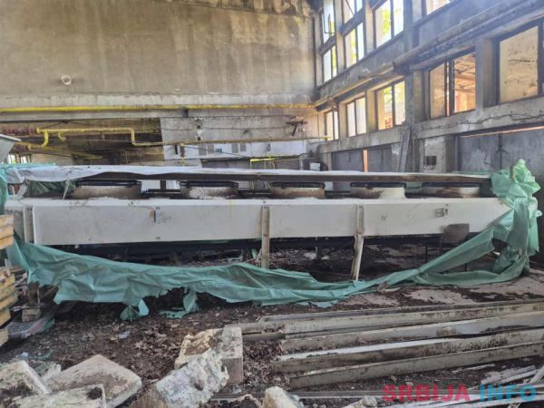 Prodajem plusnu italijansku hladnjacu velicine 23x25 m 