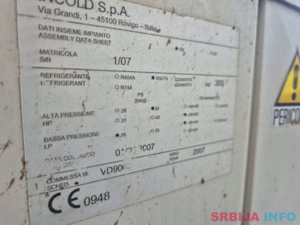 Prodajem plusnu italijansku hladnjacu velicine 23x25 m 