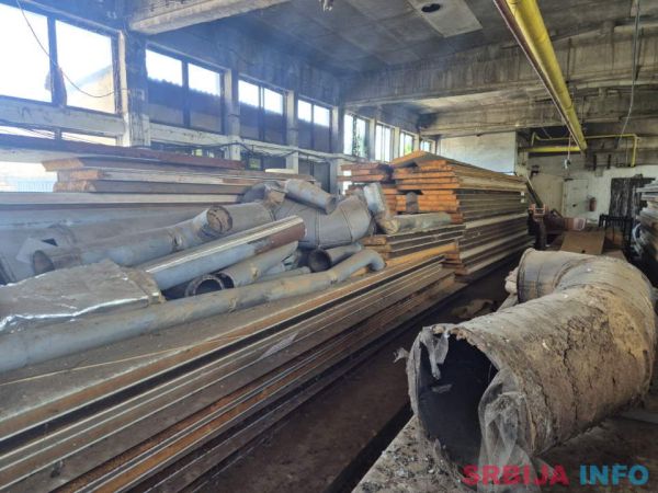 Prodajem plusnu italijansku hladnjacu velicine 23x25 m 