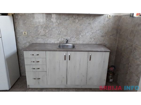 Prodajem hitno kuhinju