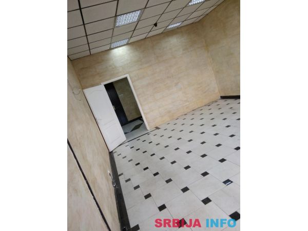 Izdajem poslovni prostor-Stari Merkator