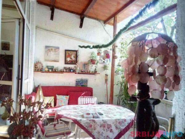 Izuzetno prijatan salonski stan u Palmoticevoj