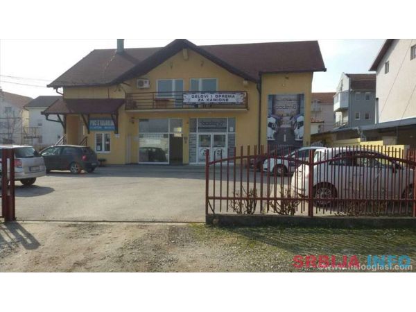 Izdajem poslovni prostor