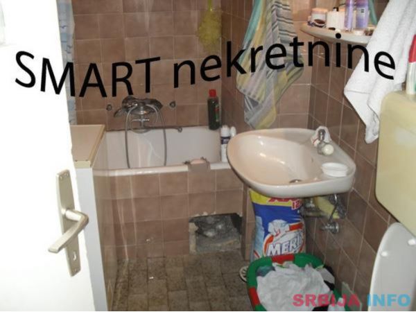 Prodajem jednosoban stan u Zemunu