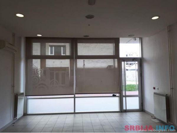 Lokal 43m2 u novijoj zgradi pogodan za sve namene