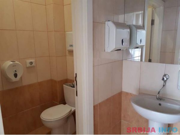 Lokal 43m2 u novijoj zgradi pogodan za sve namene