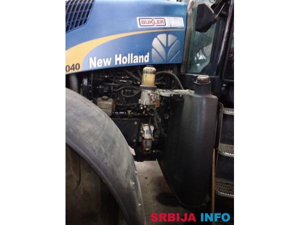 Prodajem traktor NEW HOLLAND T8040