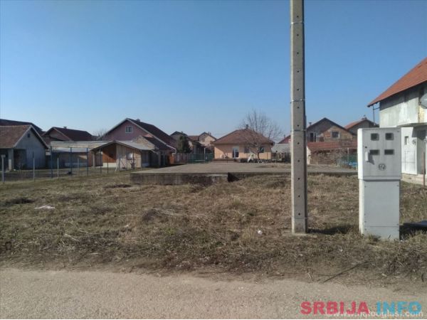 Prodaja placa sa temeljom i g. dozvolom