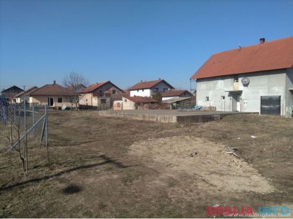 Prodaja placa sa temeljom i g. dozvolom