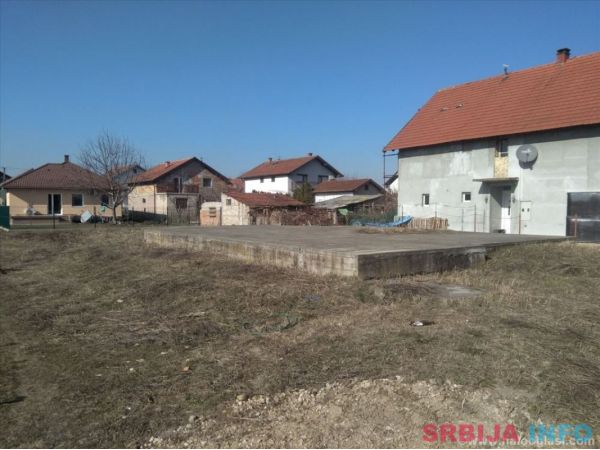 Prodaja placa sa temeljom i g. dozvolom