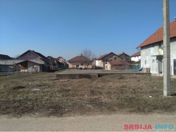 Prodaja placa sa temeljom i g. dozvolom